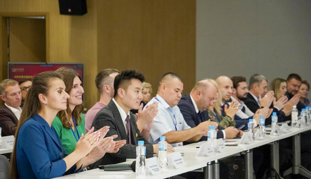 中国机电产品进出口商会，俄罗斯代表团莅临正大机电企业考察交流